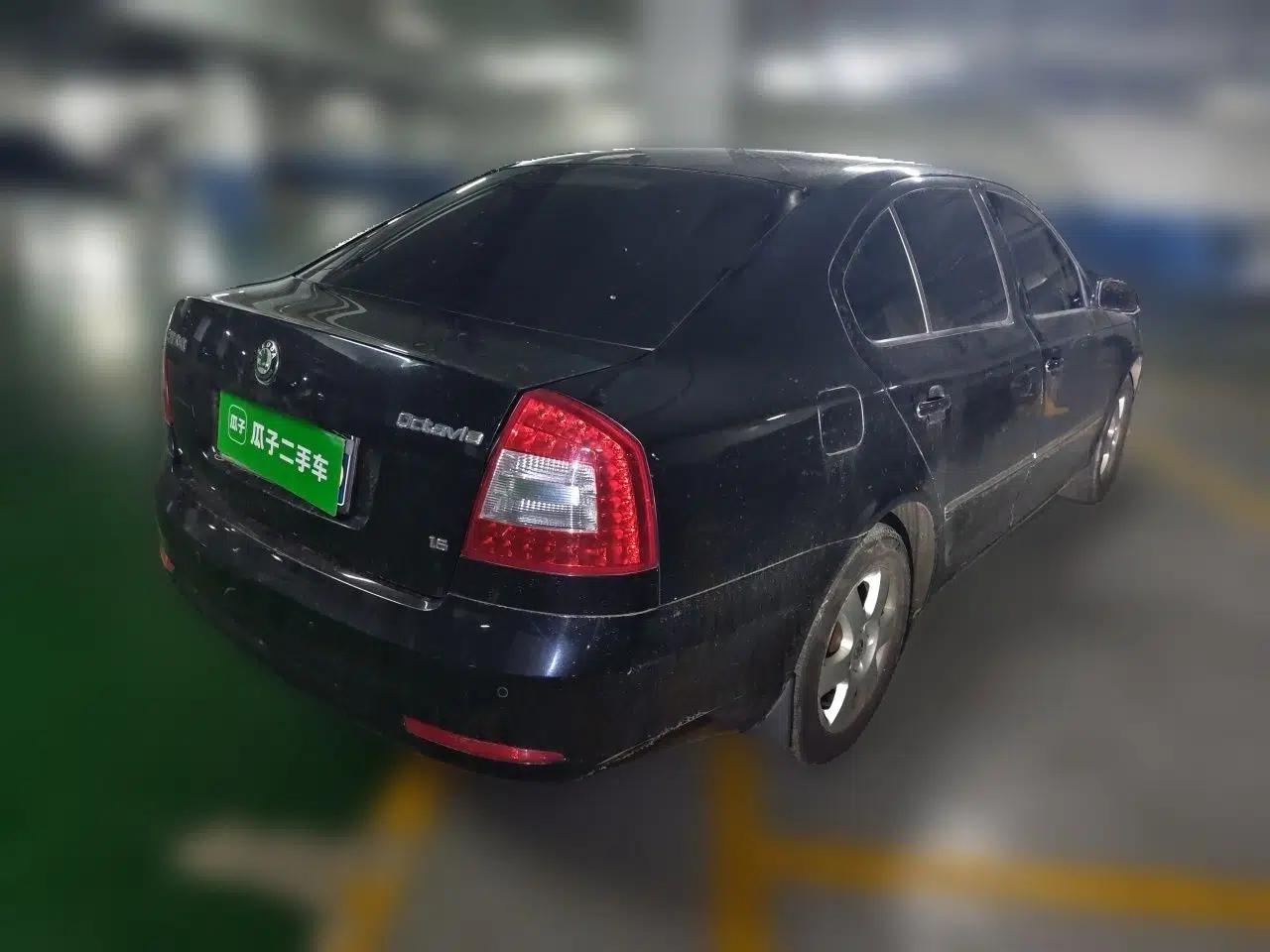 Skoda Octavia 2012 1.6L Manual Yijun Edition — миниатюра 6