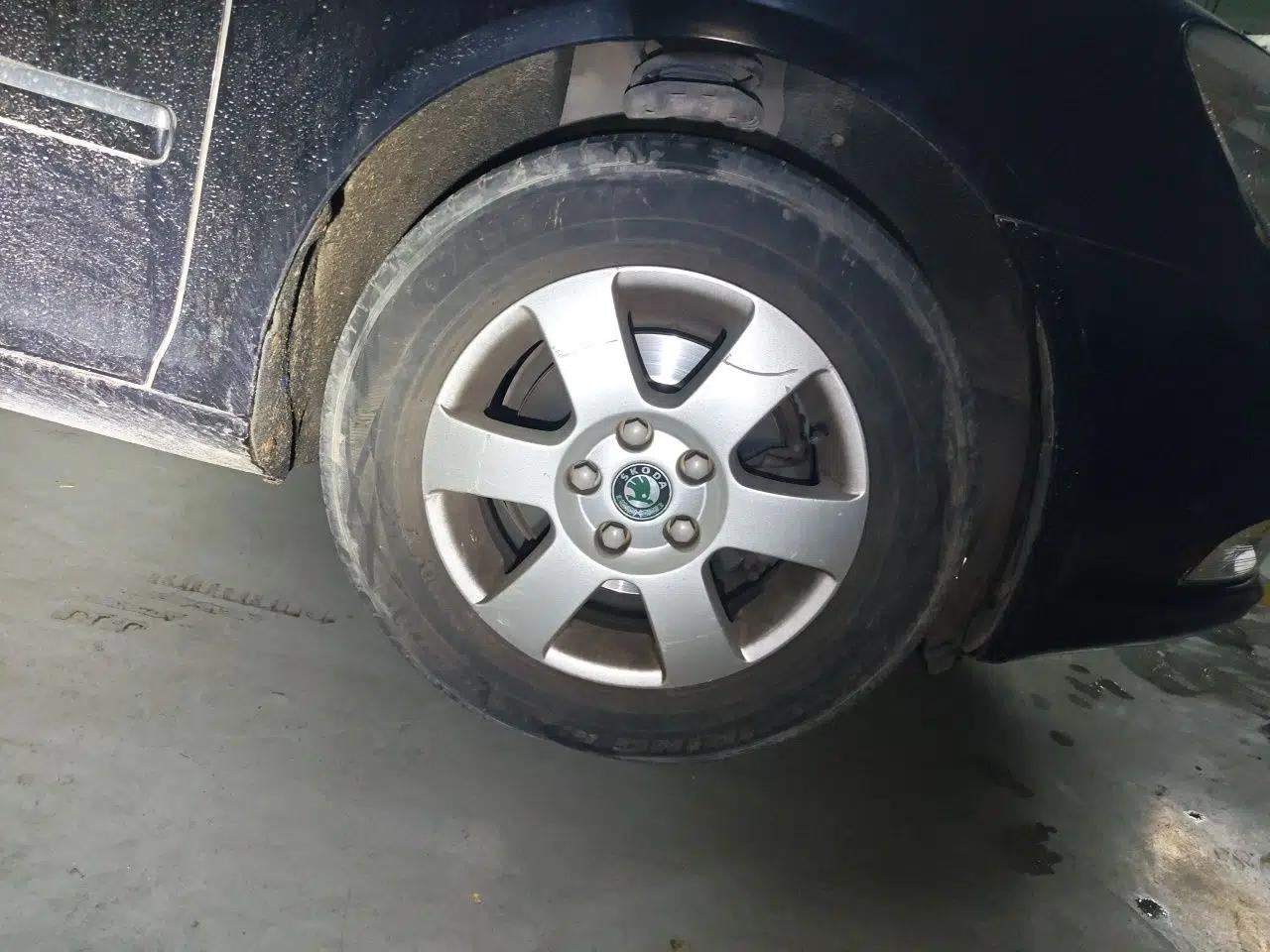 Skoda Octavia 2012 1.6L Manual Yijun Edition — миниатюра 8