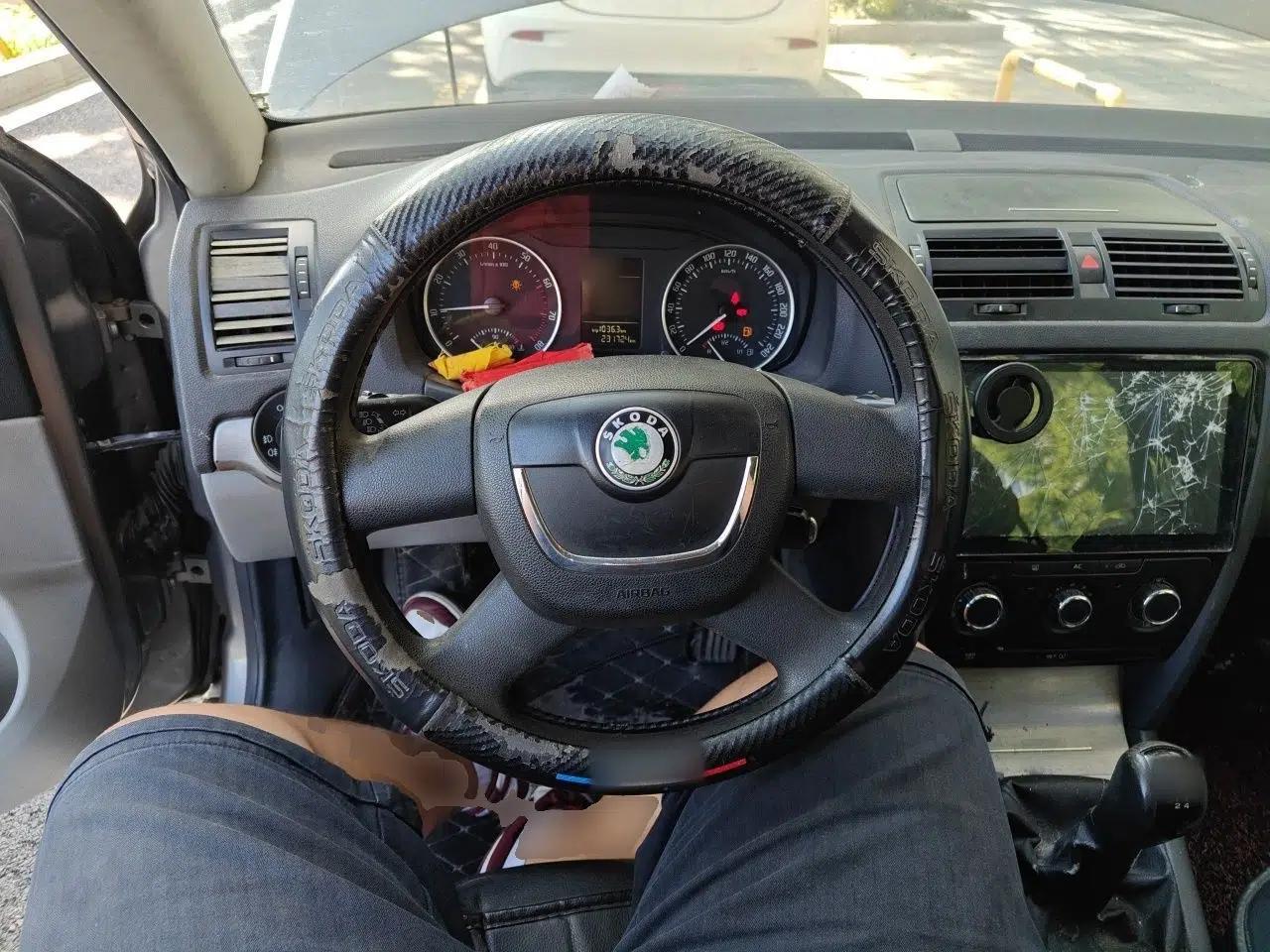 Skoda Octavia 2012 1.6L Manual Yijie Edition — миниатюра 11