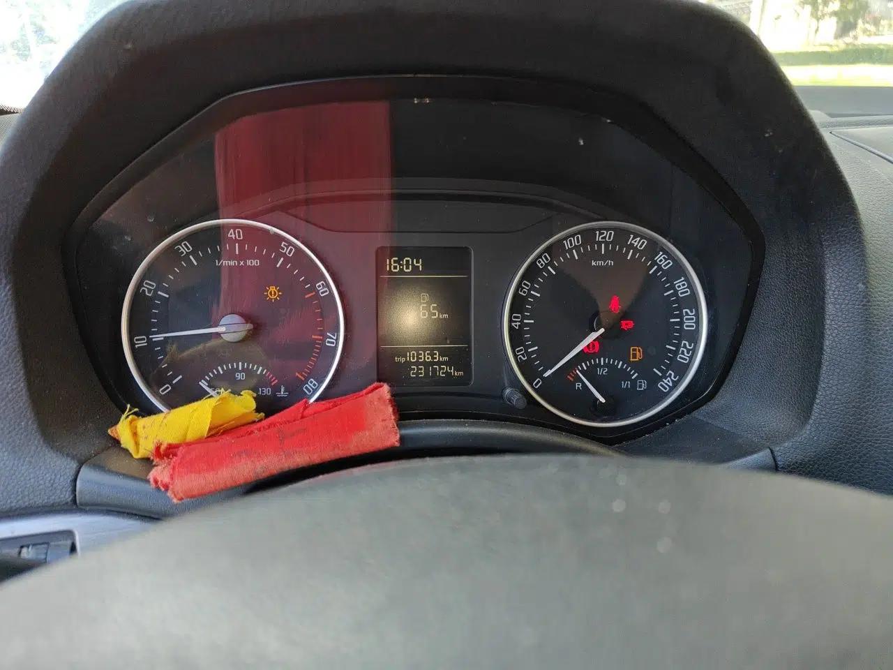 Skoda Octavia 2012 1.6L Manual Yijie Edition — миниатюра 12