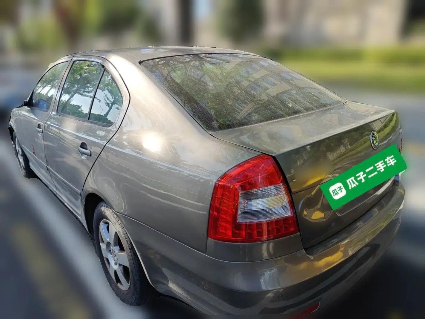 Skoda Octavia 2012 1.6L Manual Yijie Edition — миниатюра 4