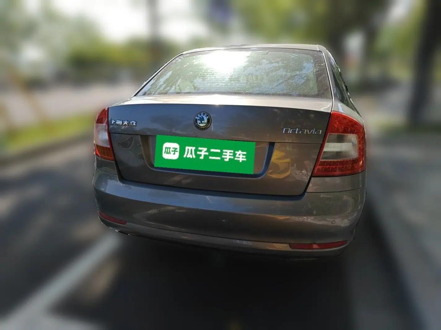 Skoda Octavia 2012 1.6L Manual Yijie Edition — миниатюра 5