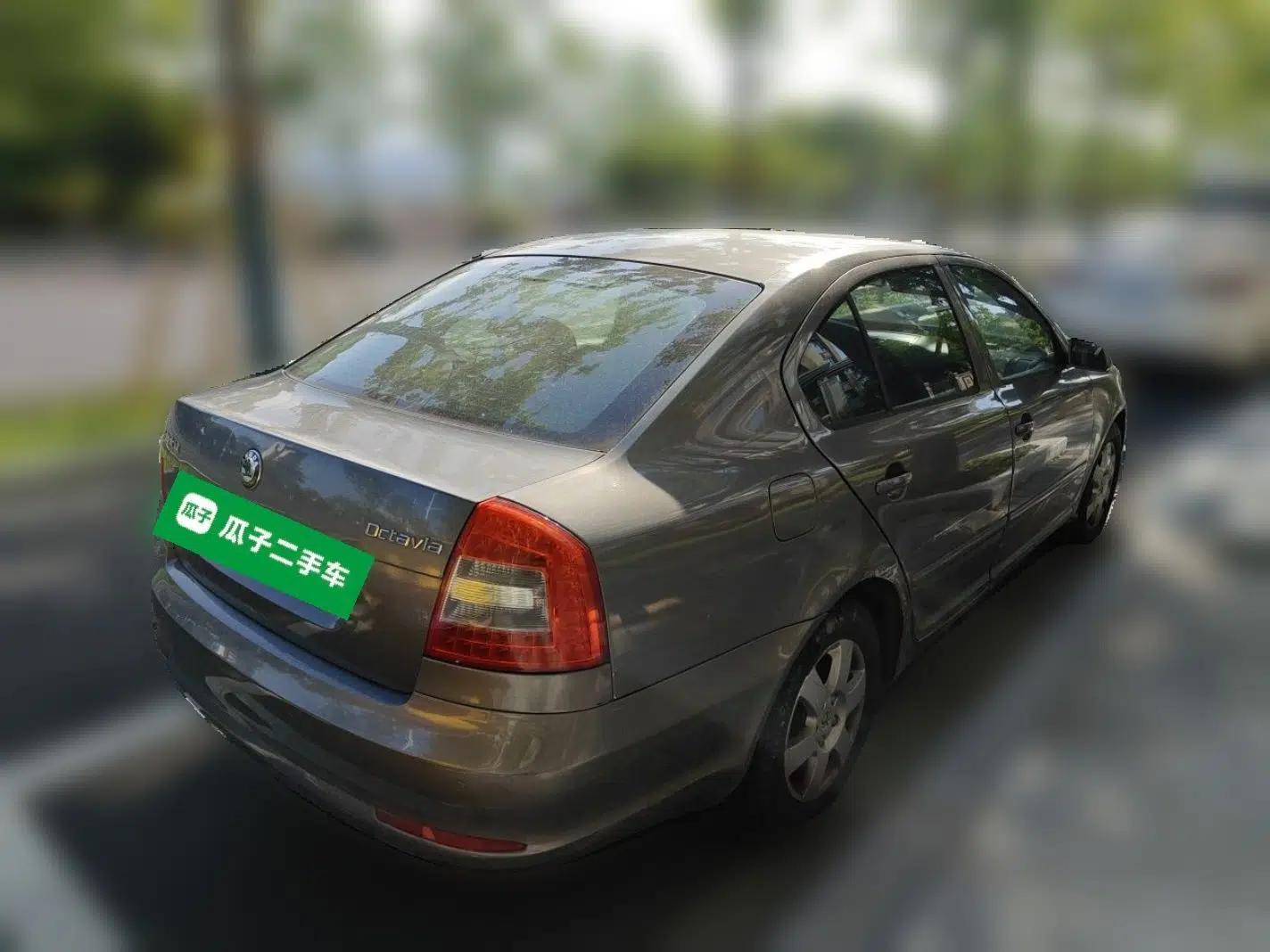 Skoda Octavia 2012 1.6L Manual Yijie Edition — миниатюра 6