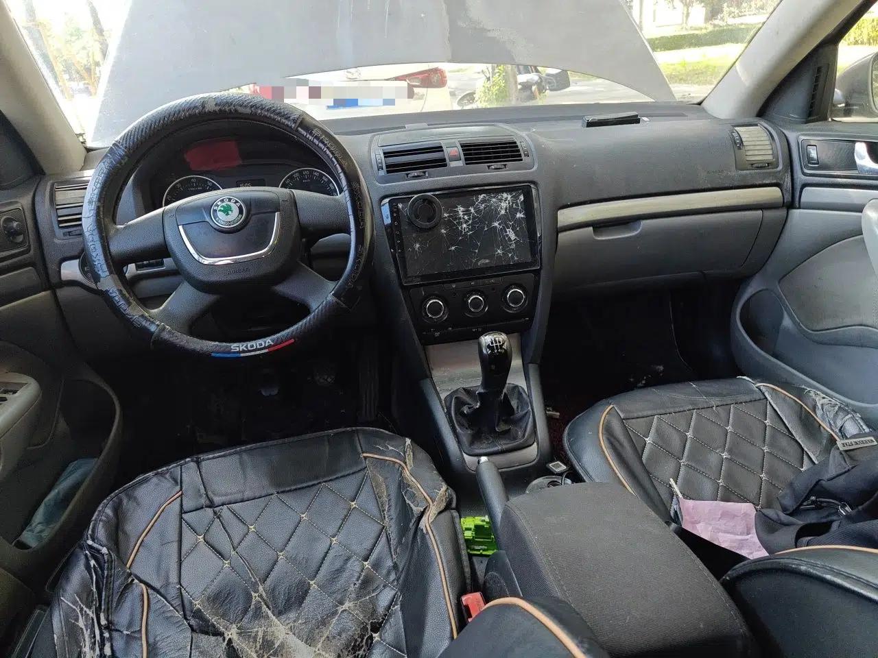 Skoda Octavia 2012 1.6L Manual Yijie Edition — миниатюра 10