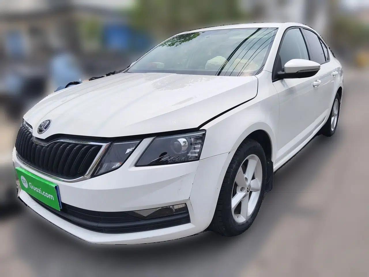 Skoda Octavia 2018 1.6L Manual Standard Edition — миниатюра 1