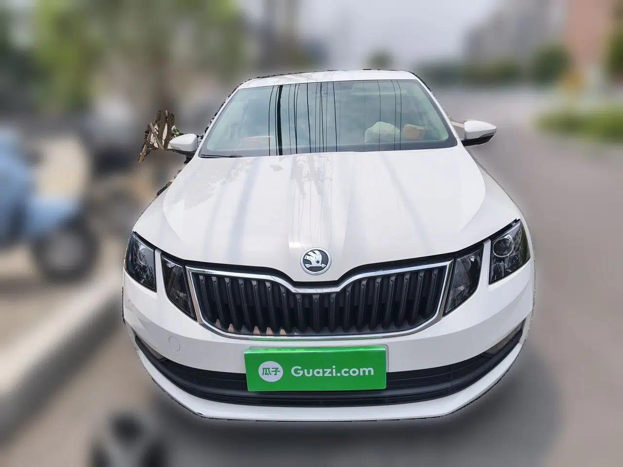 Skoda Octavia 2018 1.6L Manual Standard Edition — миниатюра 2
