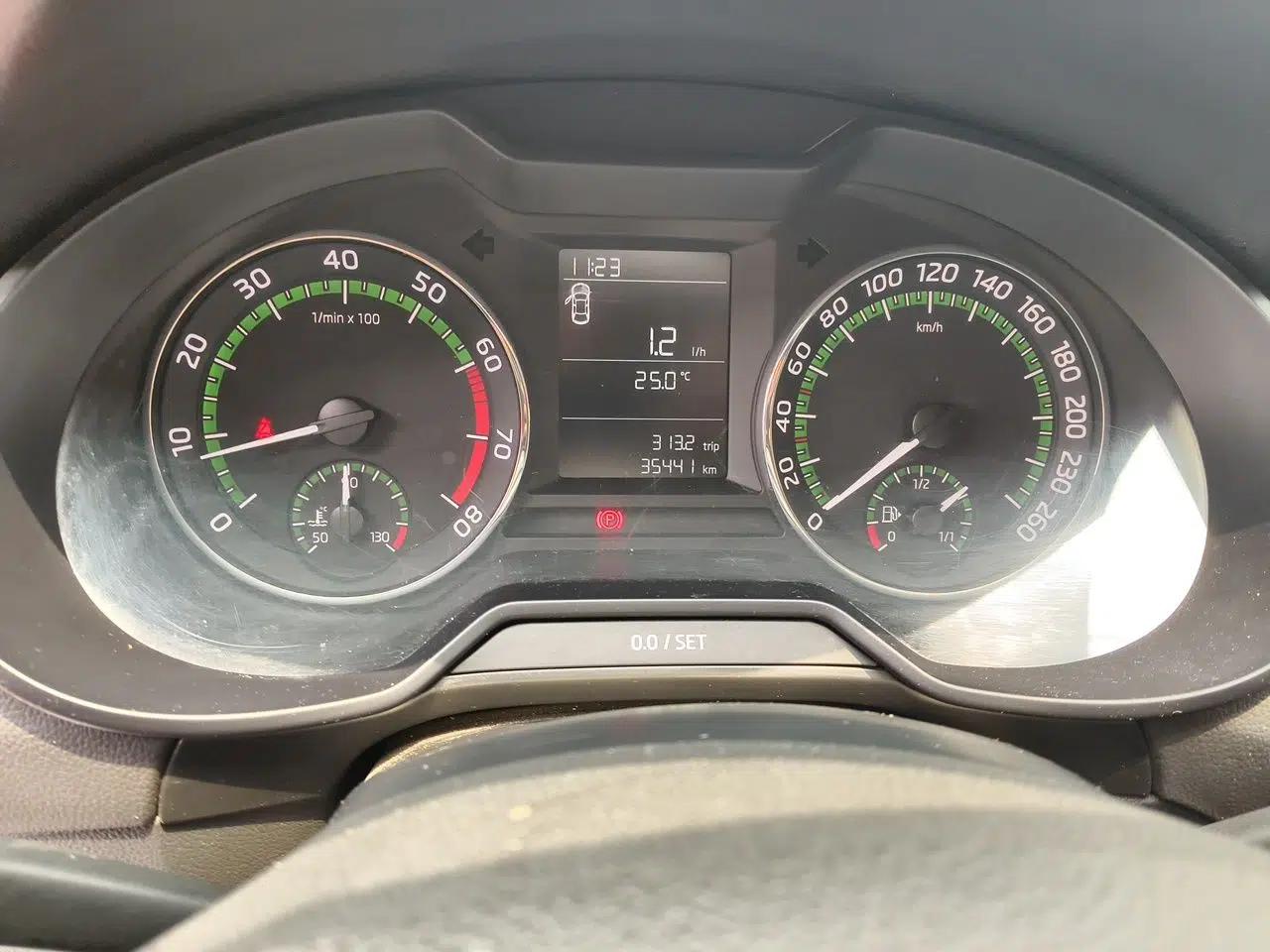 Skoda Octavia 2018 1.6L Manual Standard Edition — миниатюра 13