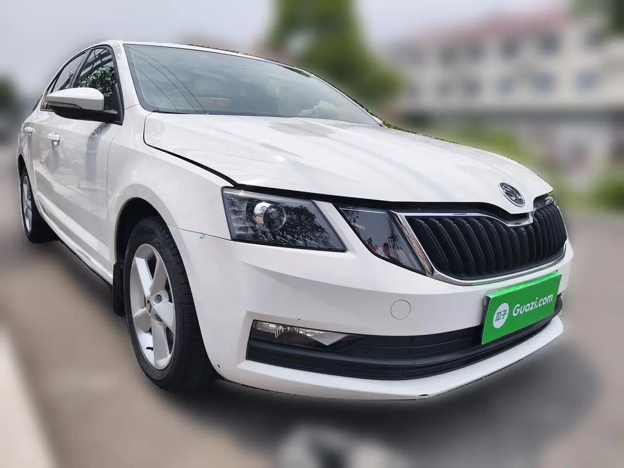 Skoda Octavia 2018 1.6L Manual Standard Edition — миниатюра 3