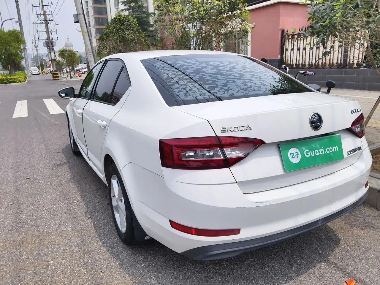 Skoda Octavia 2018 1.6L Manual Standard Edition — миниатюра 4
