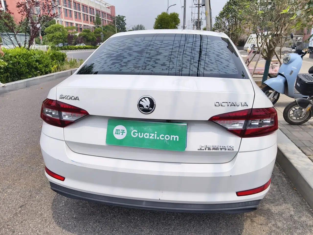 Skoda Octavia 2018 1.6L Manual Standard Edition — миниатюра 5