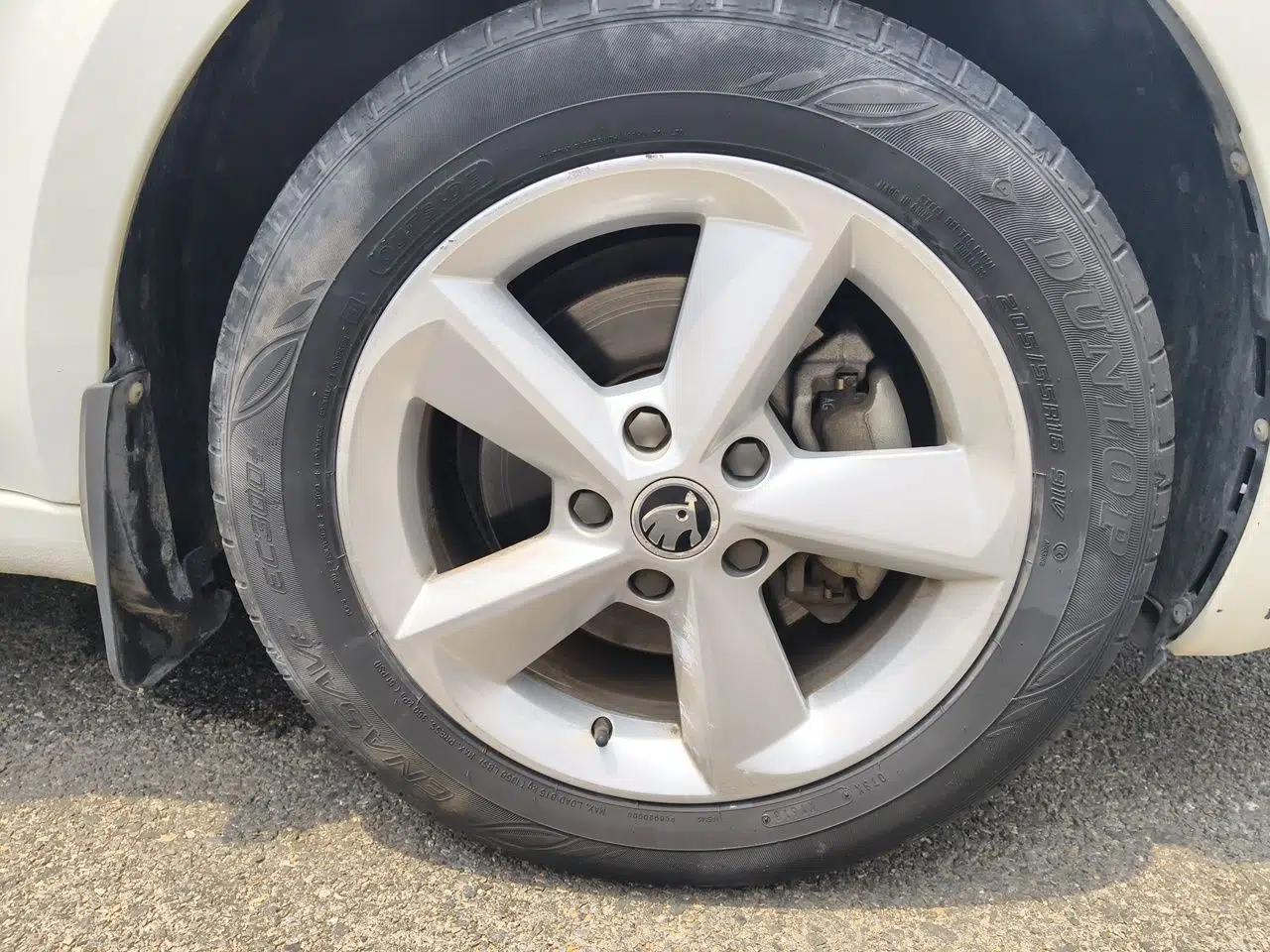 Skoda Octavia 2018 1.6L Manual Standard Edition — миниатюра 8