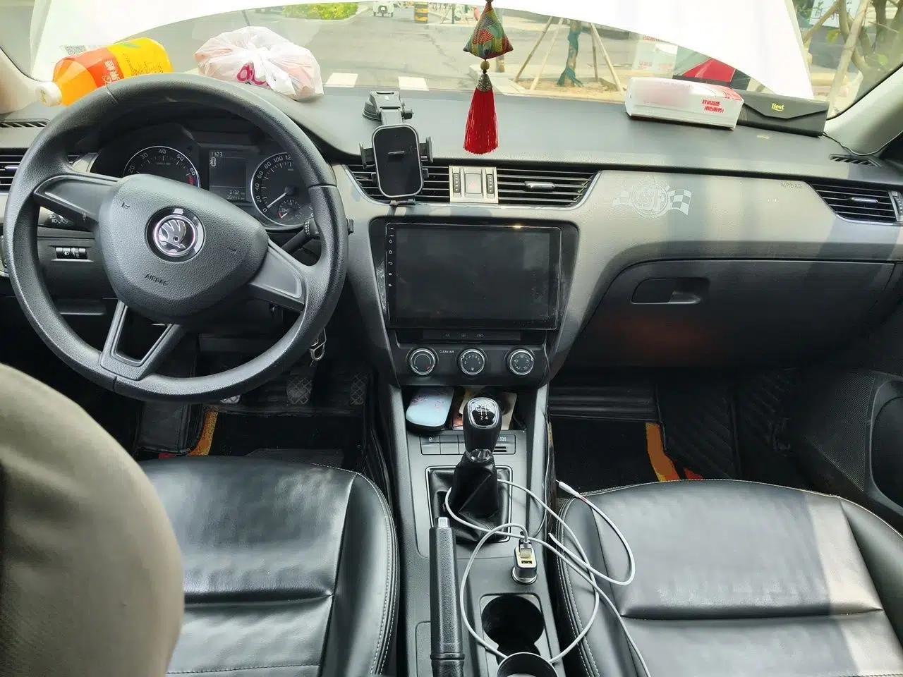 Skoda Octavia 2018 1.6L Manual Standard Edition — миниатюра 10
