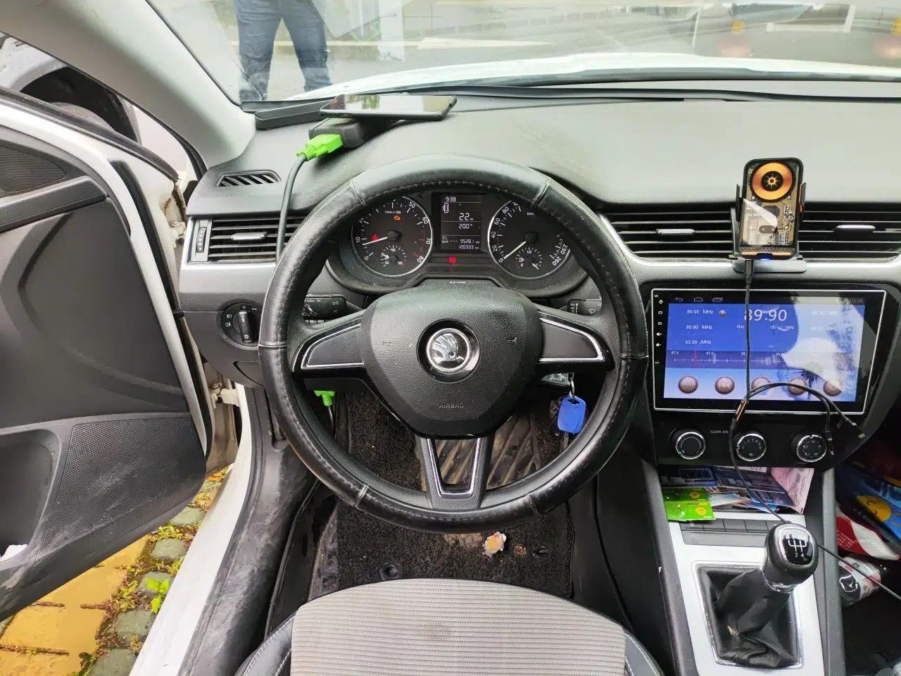 Skoda Octavia 2016 1.6L Manual Trend Edition — миниатюра 11