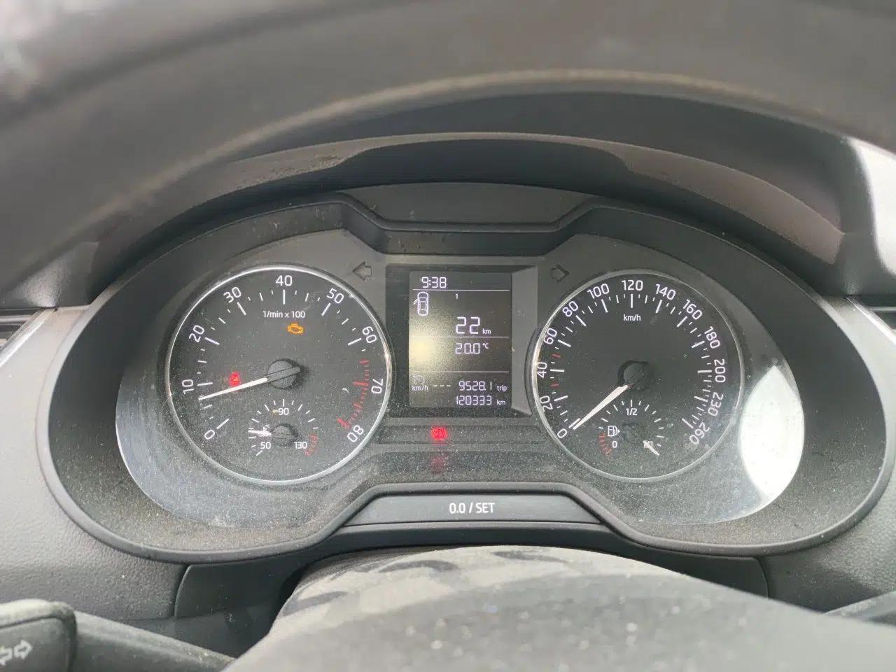 Skoda Octavia 2016 1.6L Manual Trend Edition — миниатюра 12