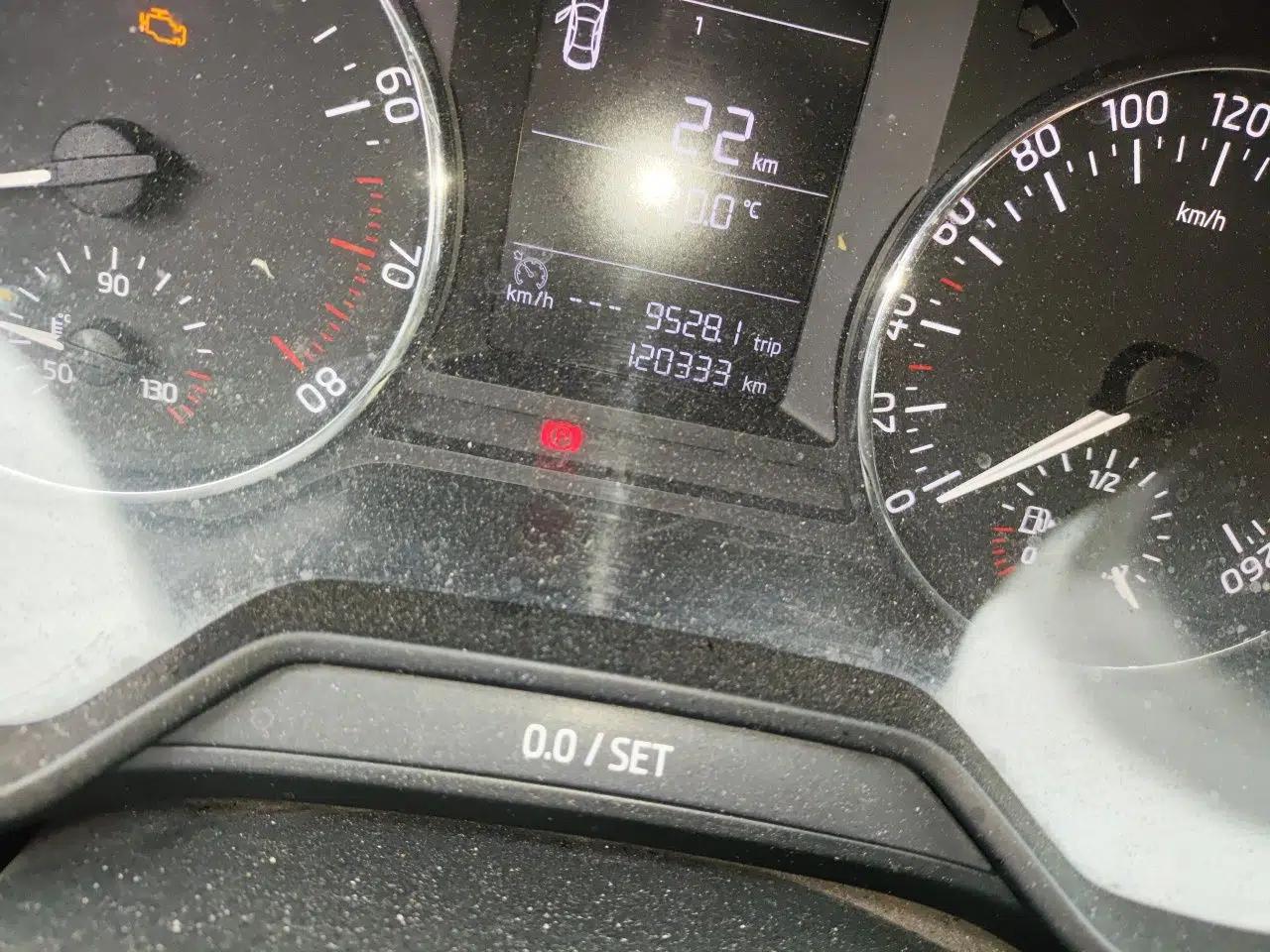 Skoda Octavia 2016 1.6L Manual Trend Edition — миниатюра 13