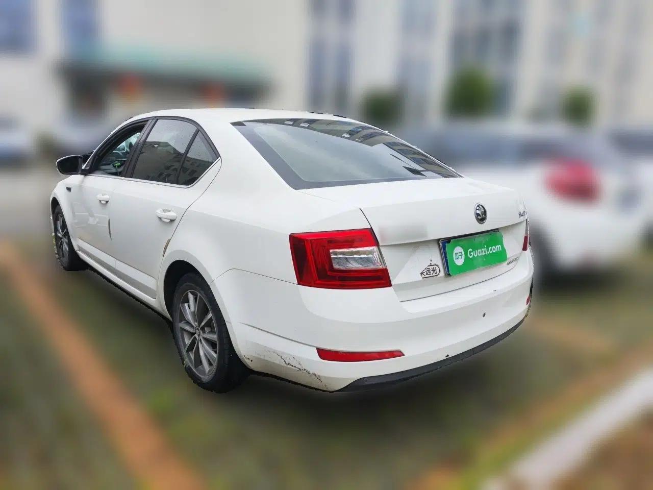Skoda Octavia 2016 1.6L Manual Trend Edition — миниатюра 4