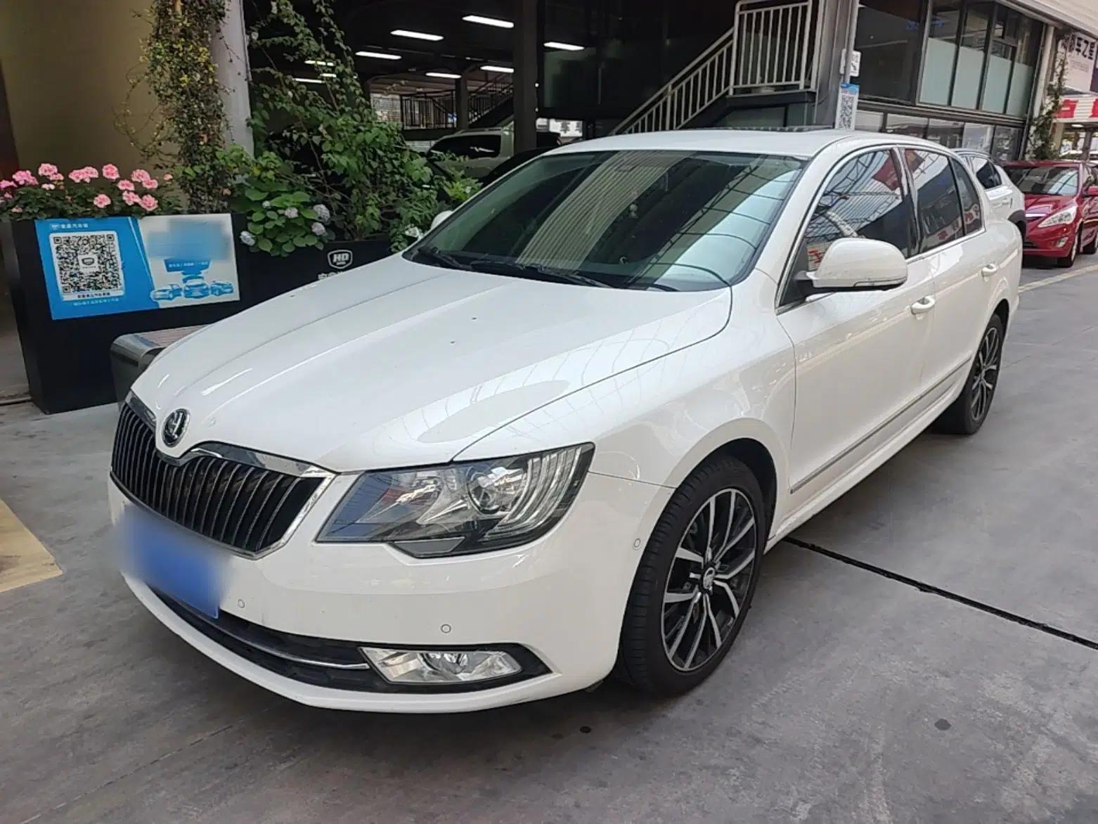 Skoda Superb 2013 1.8TSI Automatic Yashi Edition — миниатюра 1