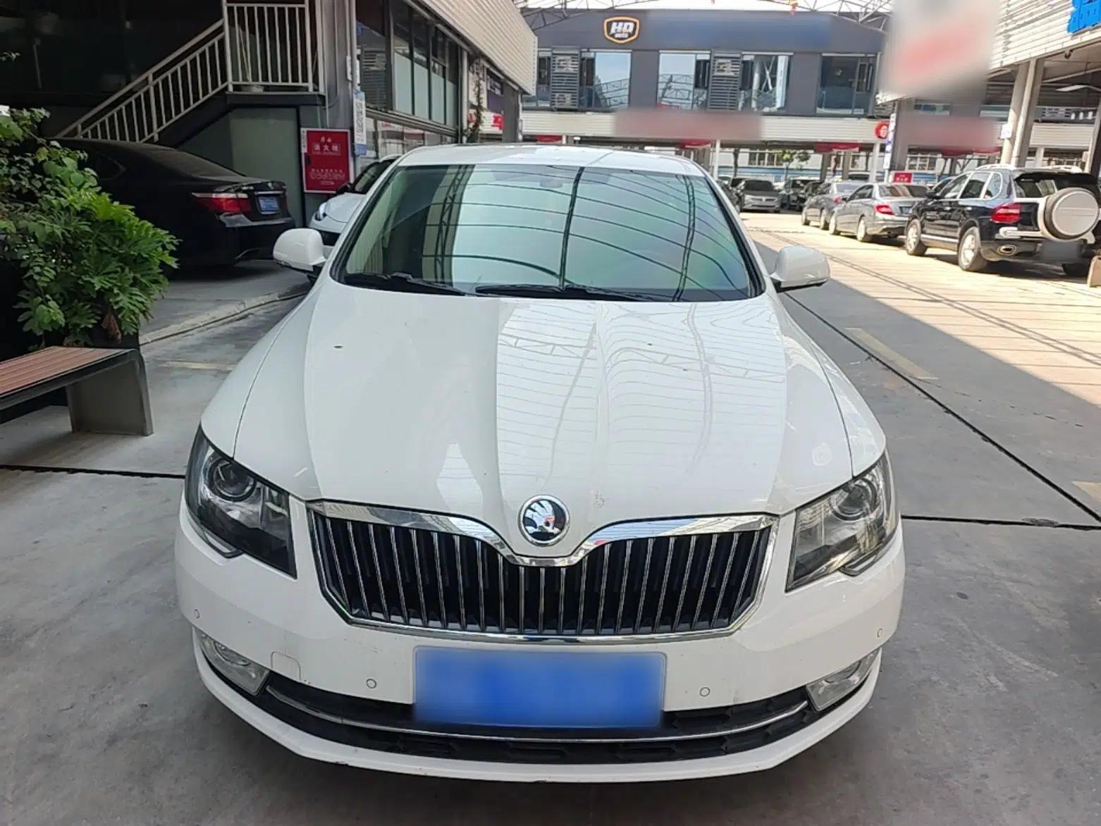 Skoda Superb 2013 1.8TSI Automatic Yashi Edition — миниатюра 2