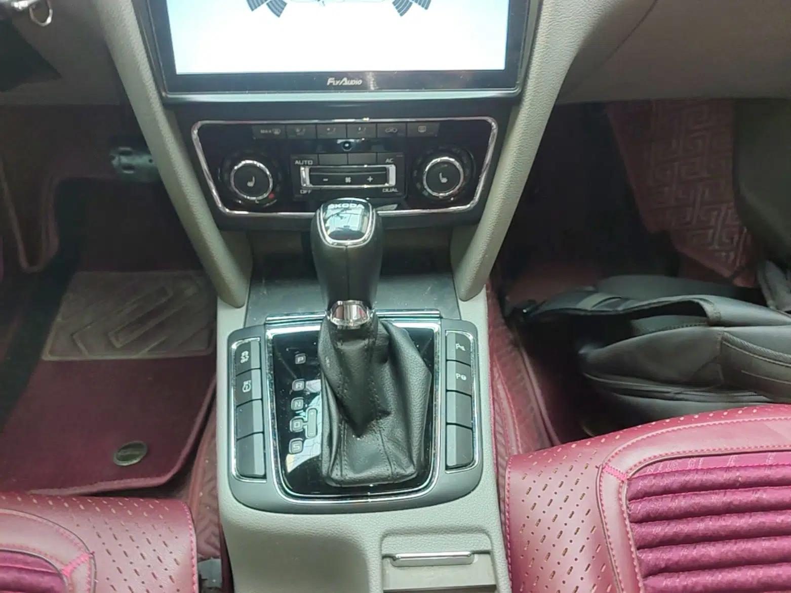Skoda Superb 2013 1.8TSI Automatic Yashi Edition — миниатюра 17