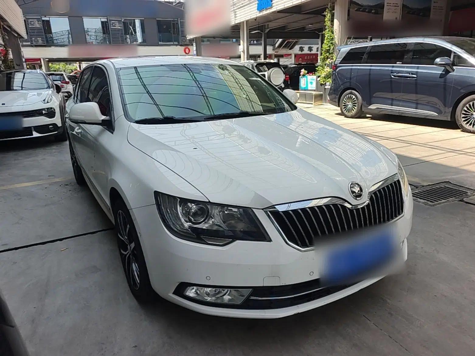 Skoda Superb 2013 1.8TSI Automatic Yashi Edition — миниатюра 3