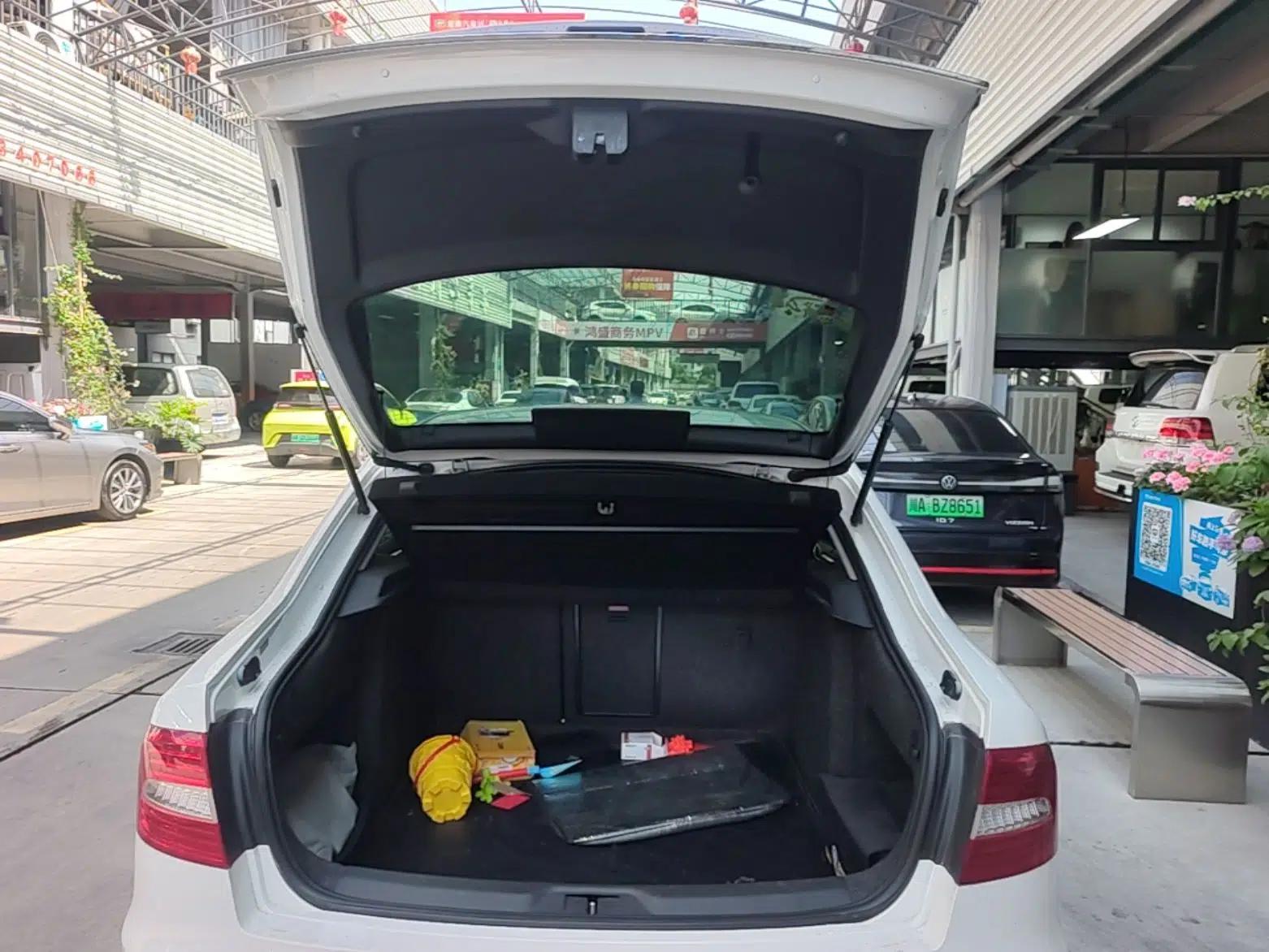 Skoda Superb 2013 1.8TSI Automatic Yashi Edition — миниатюра 22