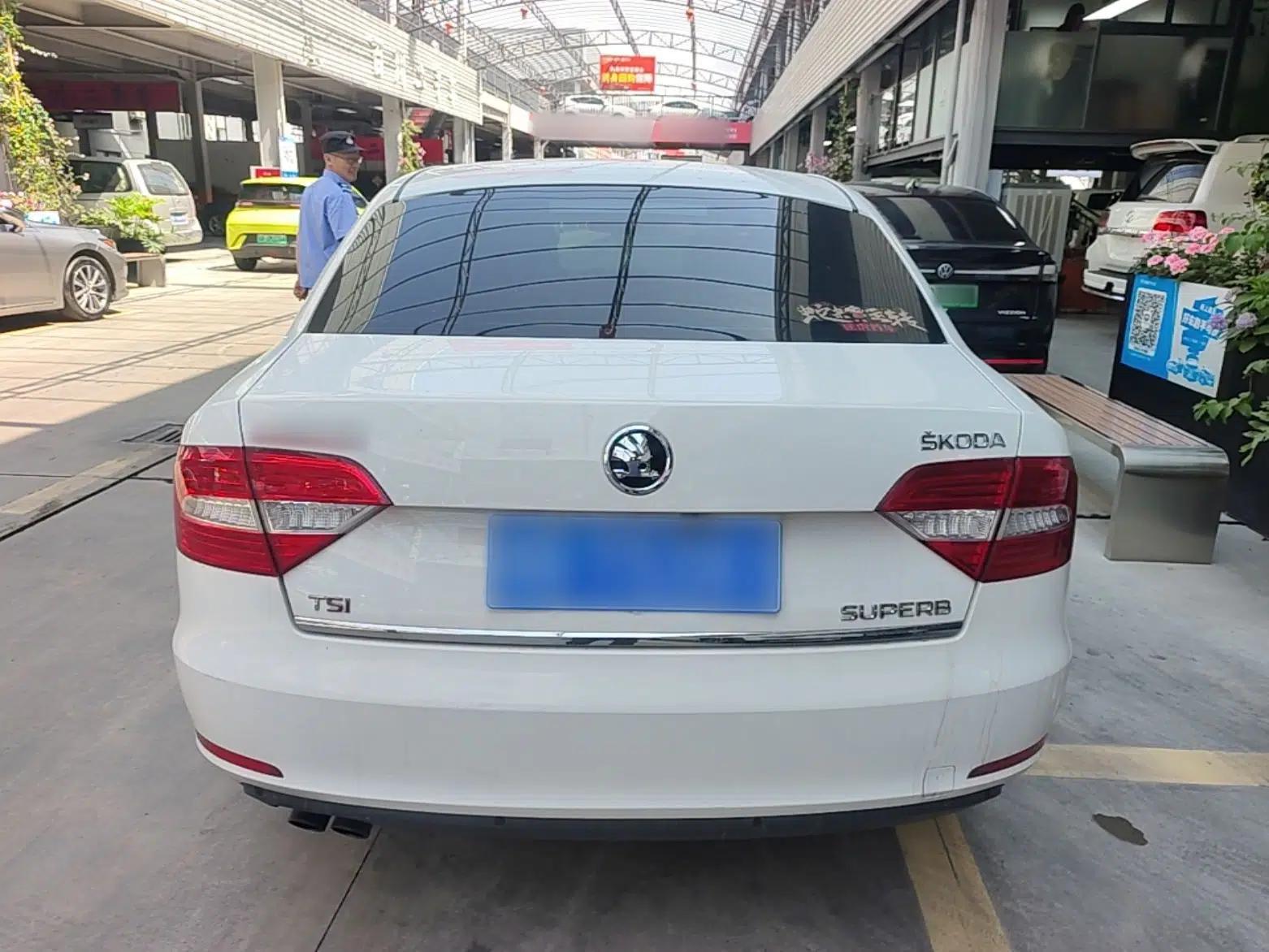 Skoda Superb 2013 1.8TSI Automatic Yashi Edition — миниатюра 5