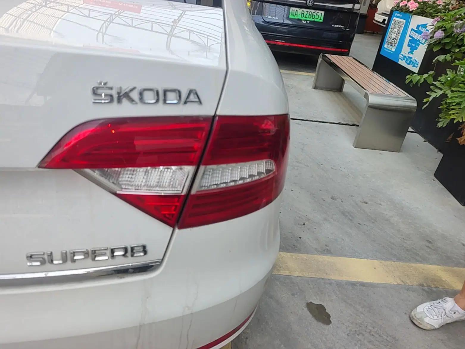Skoda Superb 2013 1.8TSI Automatic Yashi Edition — миниатюра 7