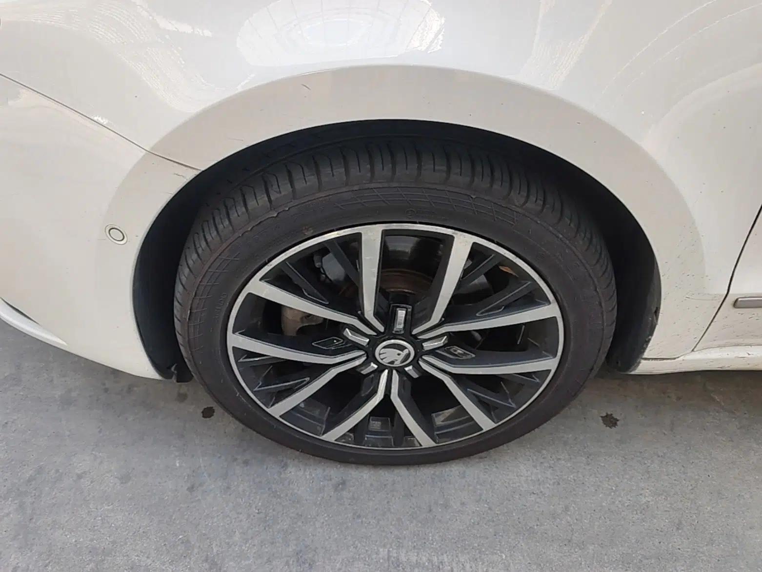 Skoda Superb 2013 1.8TSI Automatic Yashi Edition — миниатюра 8