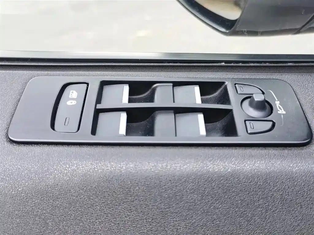 Discovery Sport 2019 240PS SE Dynamic Edition (China VI Emission Standard) — миниатюра 24
