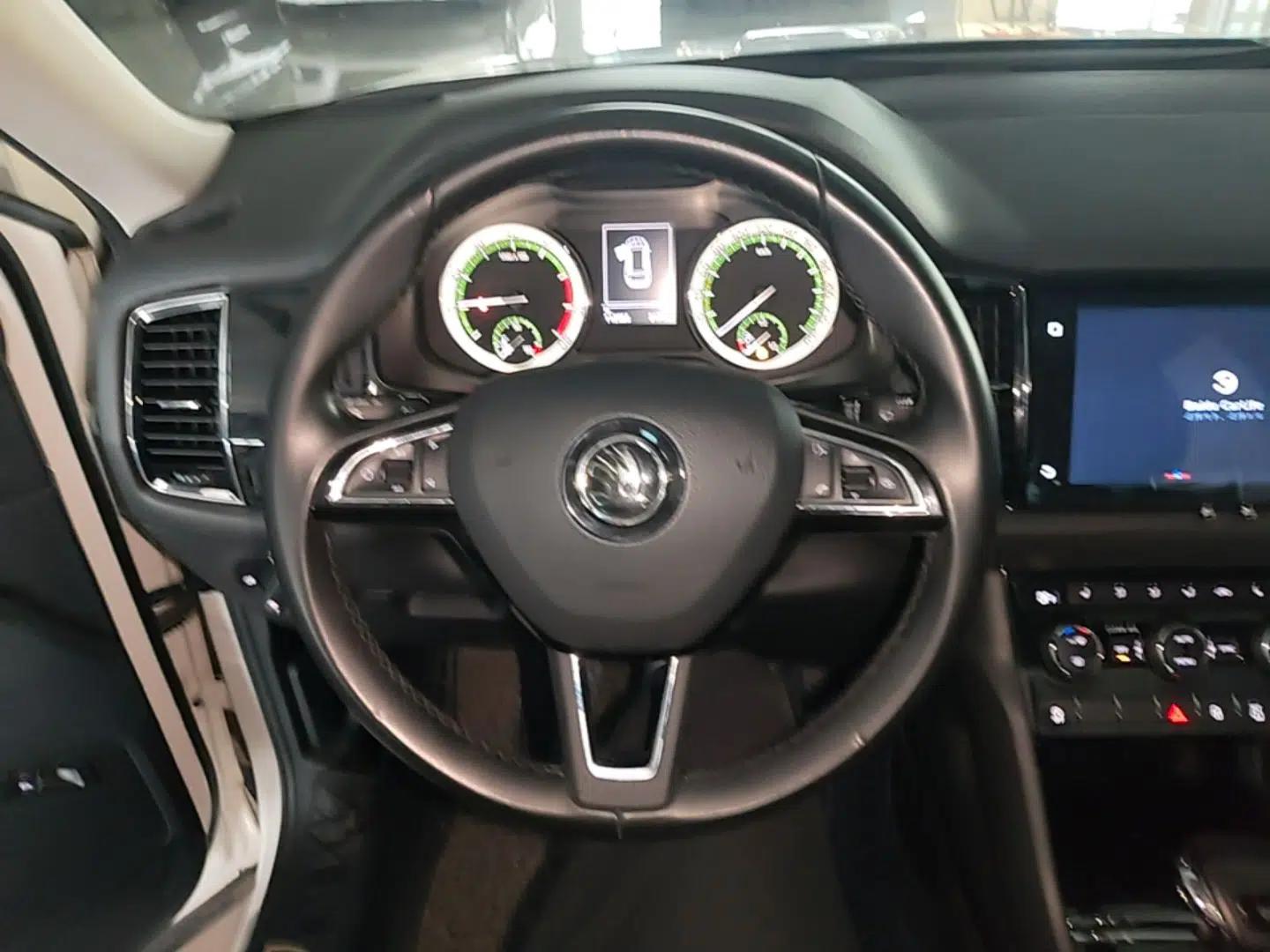 Skoda Kodiaq 2018 Facelifted TSI330 5-Seater Two-Wheel-Drive Luxury Enjoyment Edition — миниатюра 14