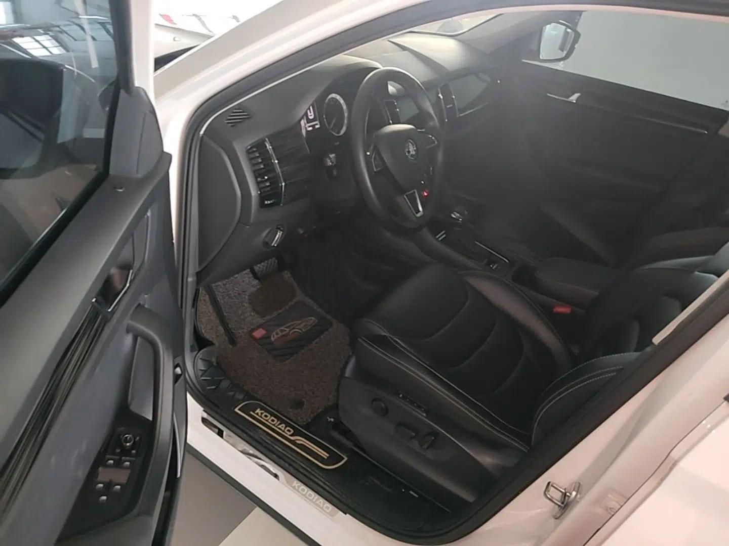 Skoda Kodiaq 2018 Facelifted TSI330 5-Seater Two-Wheel-Drive Luxury Enjoyment Edition — миниатюра 19
