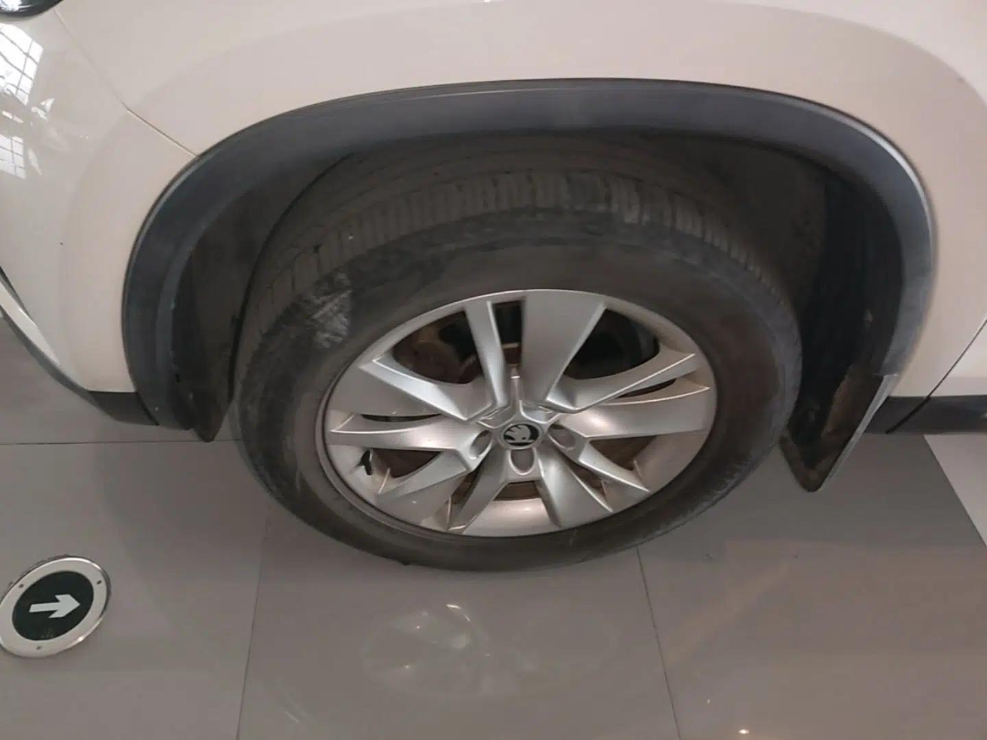 Skoda Kodiaq 2018 Facelifted TSI330 5-Seater Two-Wheel-Drive Luxury Enjoyment Edition — миниатюра 8