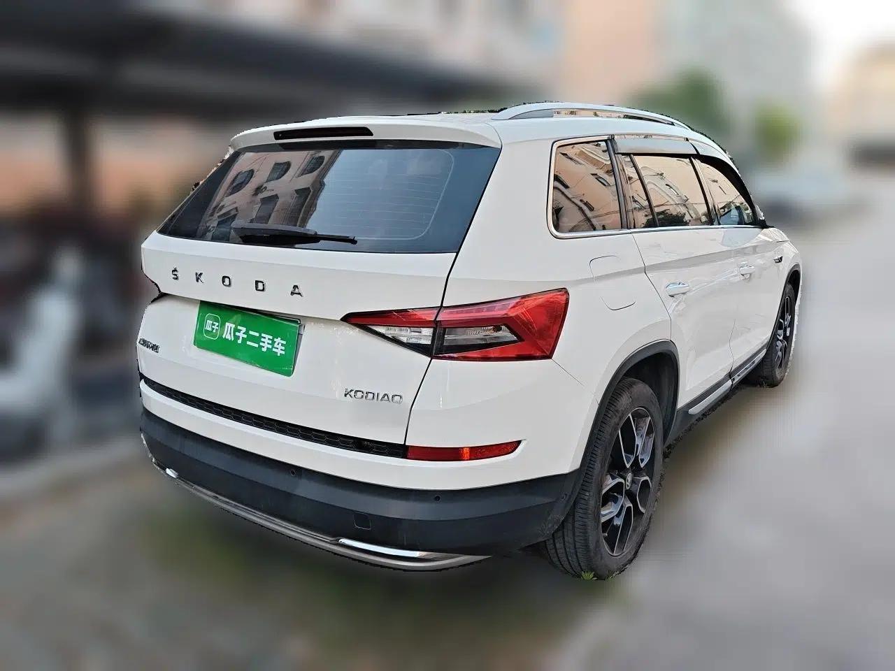 Skoda Kodiaq 2018 Facelifted TSI330 5-Seater Two-Wheel-Drive Luxury Enjoyment Edition — миниатюра 6