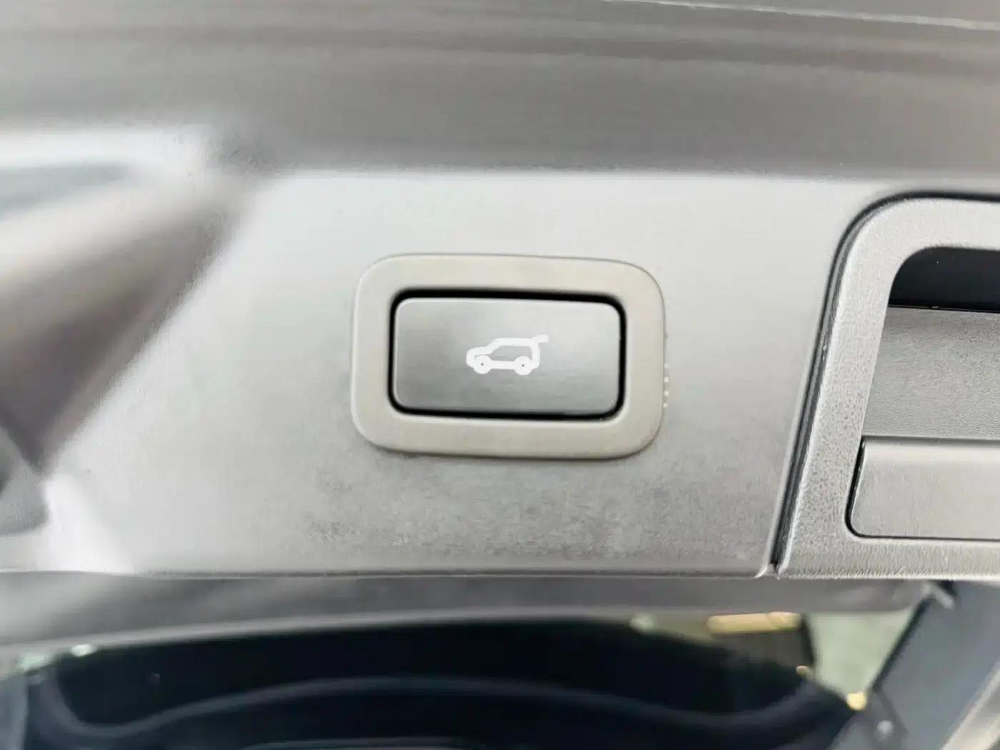 Range Rover Velar 2023 250PS — миниатюра 25