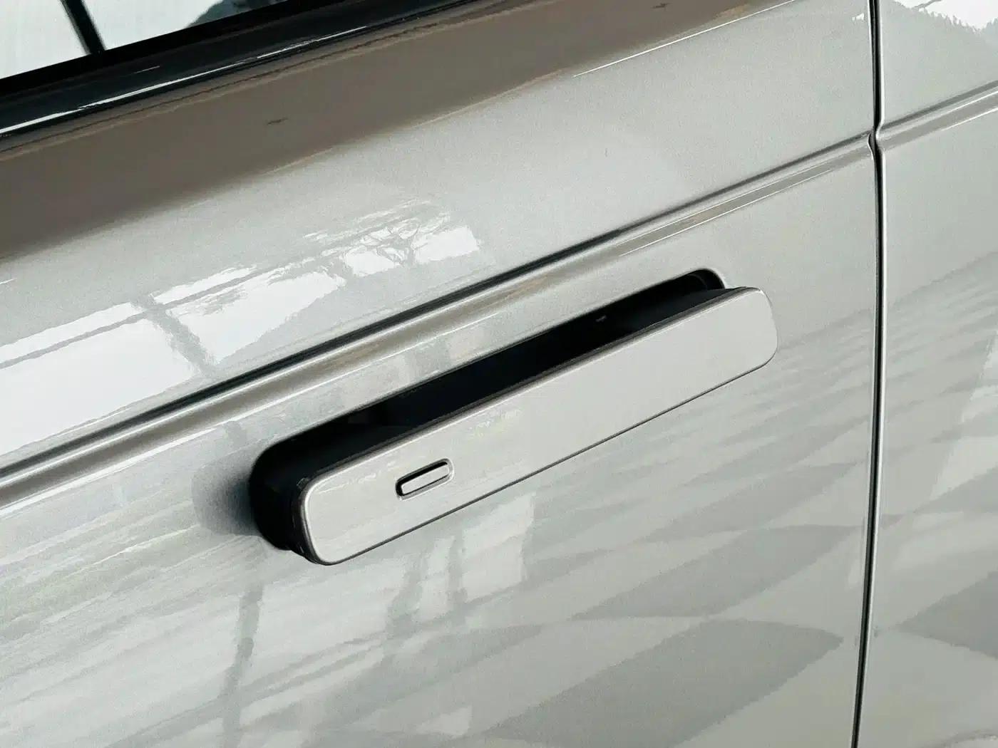 Range Rover Velar 2023 250PS — миниатюра 9