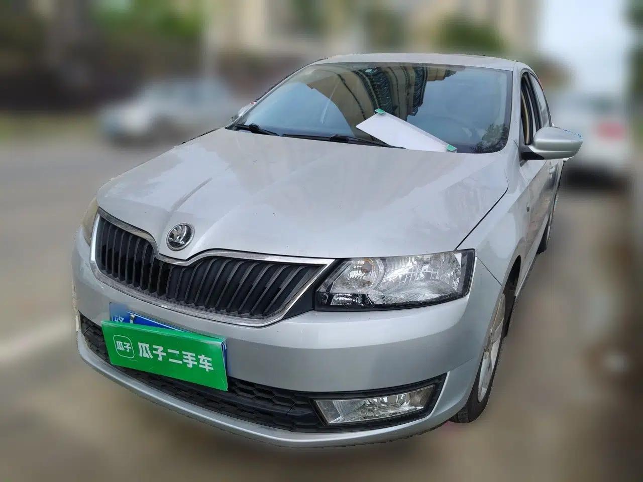 Skoda Rapid 2013 1.6L Automatic Smart Selection Model — миниатюра 1
