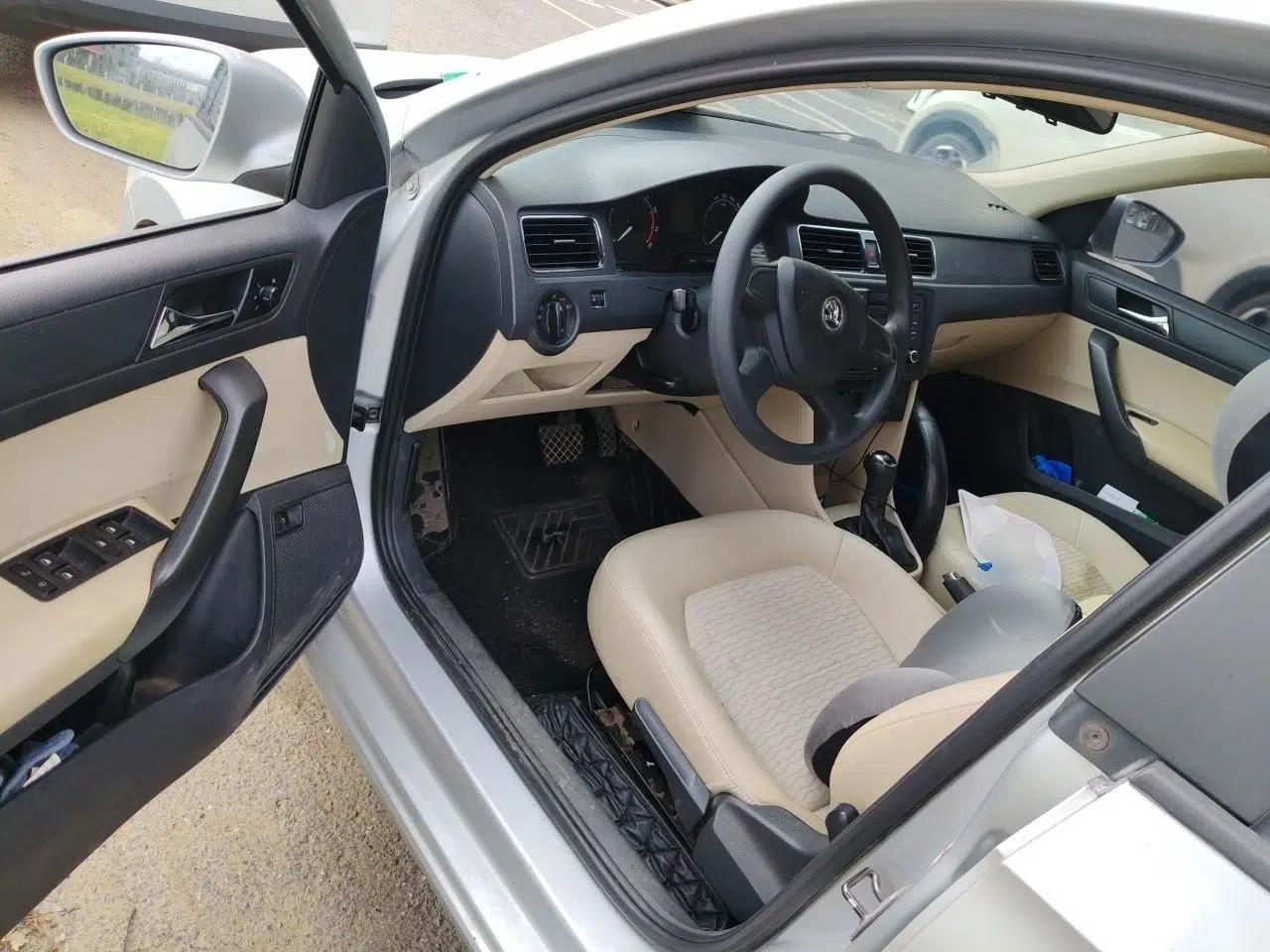 Skoda Rapid 2013 1.6L Automatic Smart Selection Model — миниатюра 17