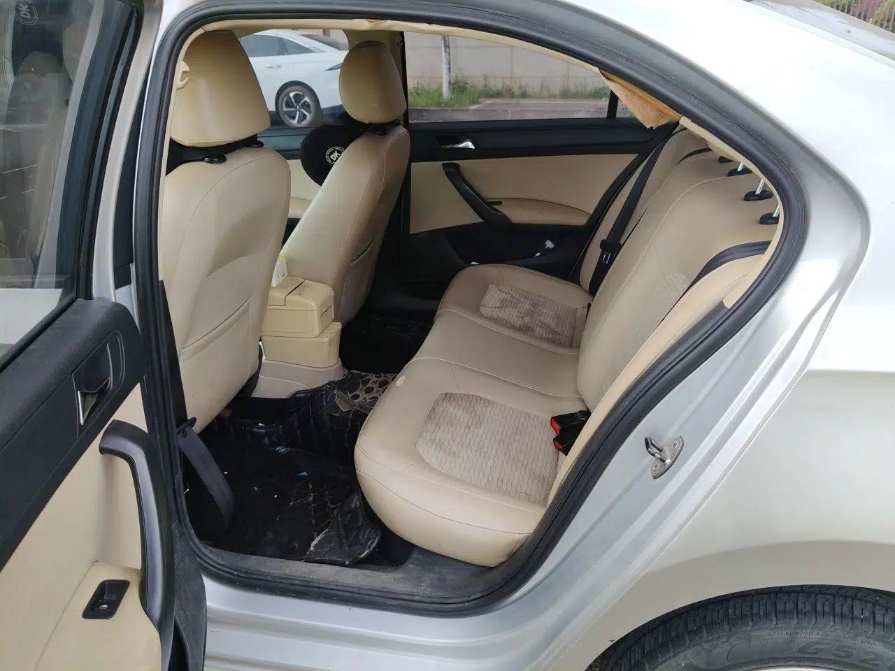 Skoda Rapid 2013 1.6L Automatic Smart Selection Model — миниатюра 18