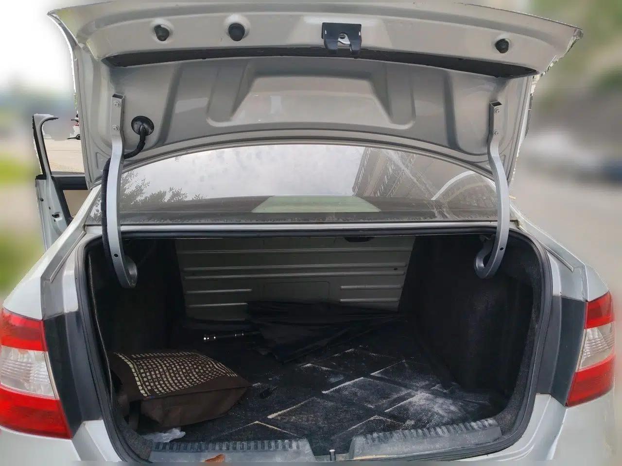 Skoda Rapid 2013 1.6L Automatic Smart Selection Model — миниатюра 20