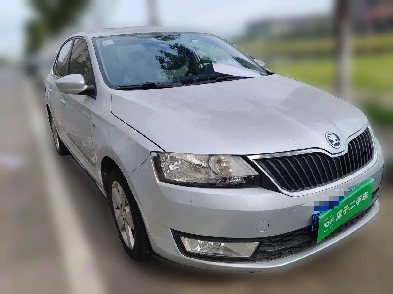 Skoda Rapid 2013 1.6L Automatic Smart Selection Model — миниатюра 3