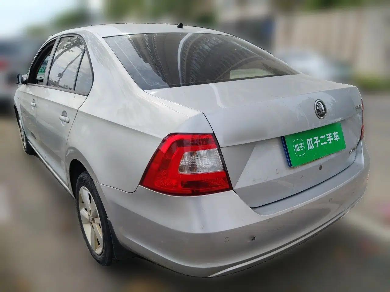 Skoda Rapid 2013 1.6L Automatic Smart Selection Model — миниатюра 4