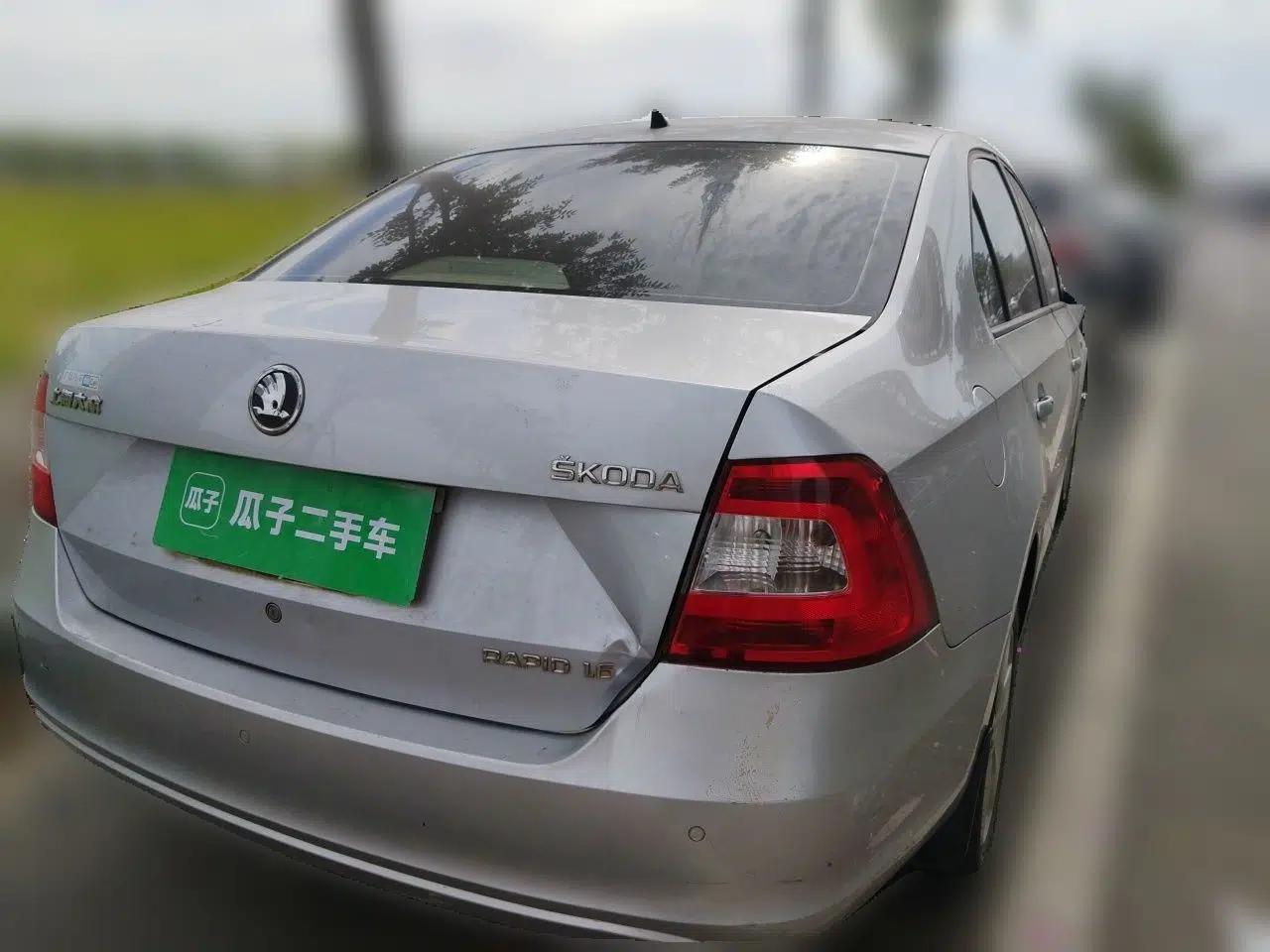 Skoda Rapid 2013 1.6L Automatic Smart Selection Model — миниатюра 6