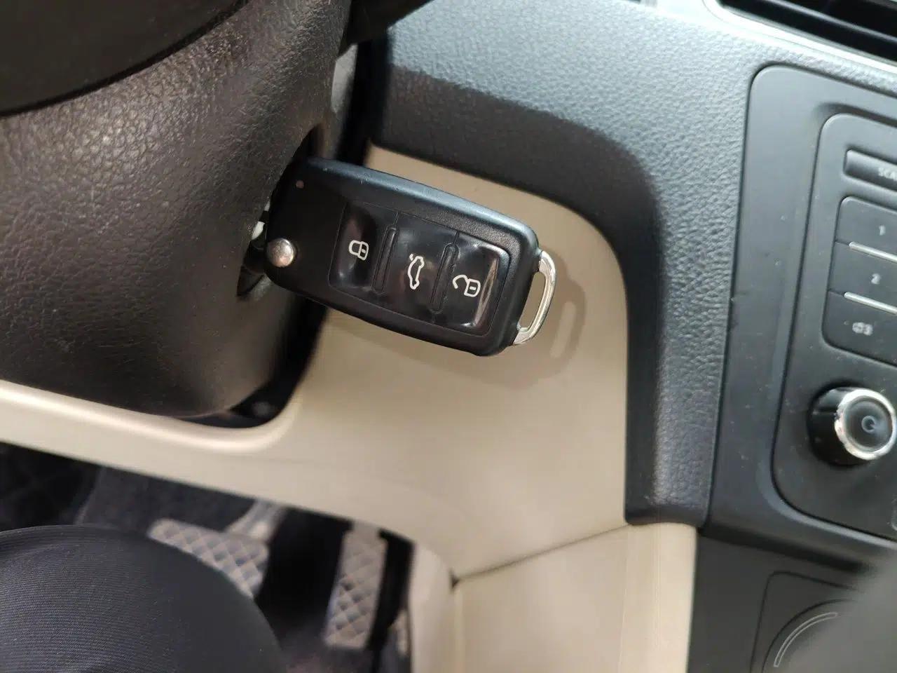 Skoda Rapid 2013 1.6L Automatic Smart Selection Model — миниатюра 9