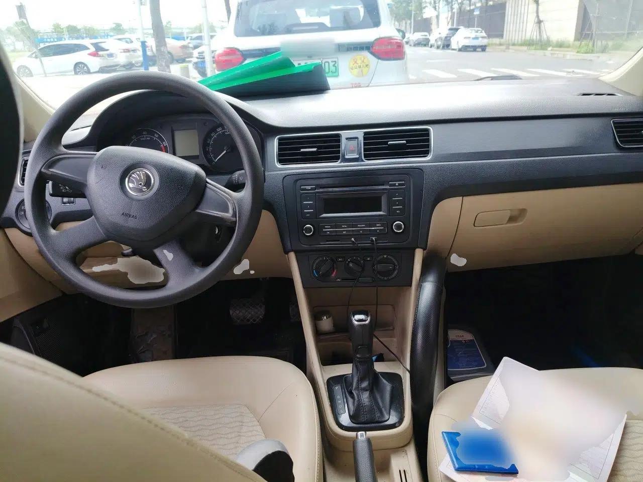 Skoda Rapid 2013 1.6L Automatic Smart Selection Model — миниатюра 10