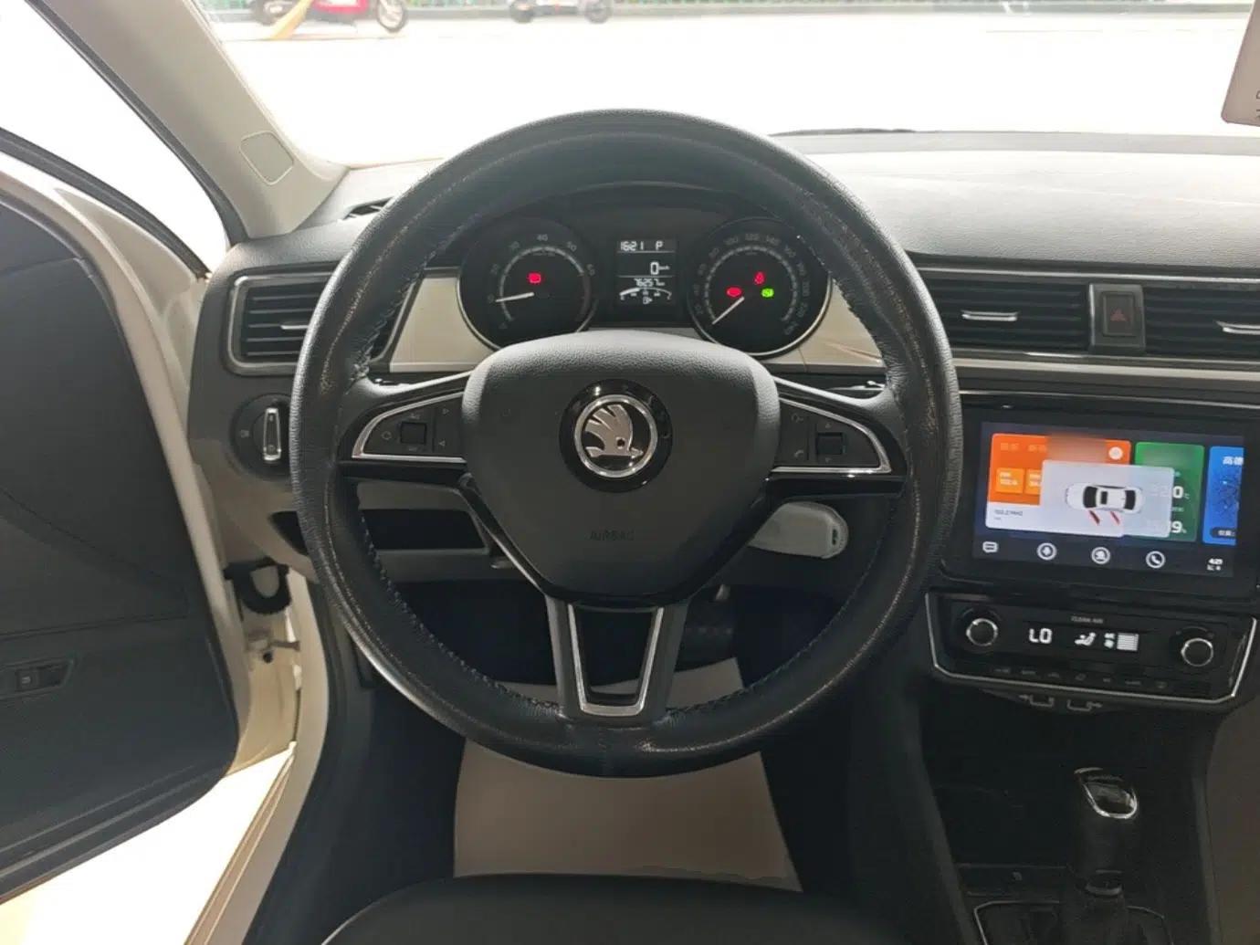 Skoda Rapid 2020 1.5L Automatic Comfort Edition — миниатюра 14