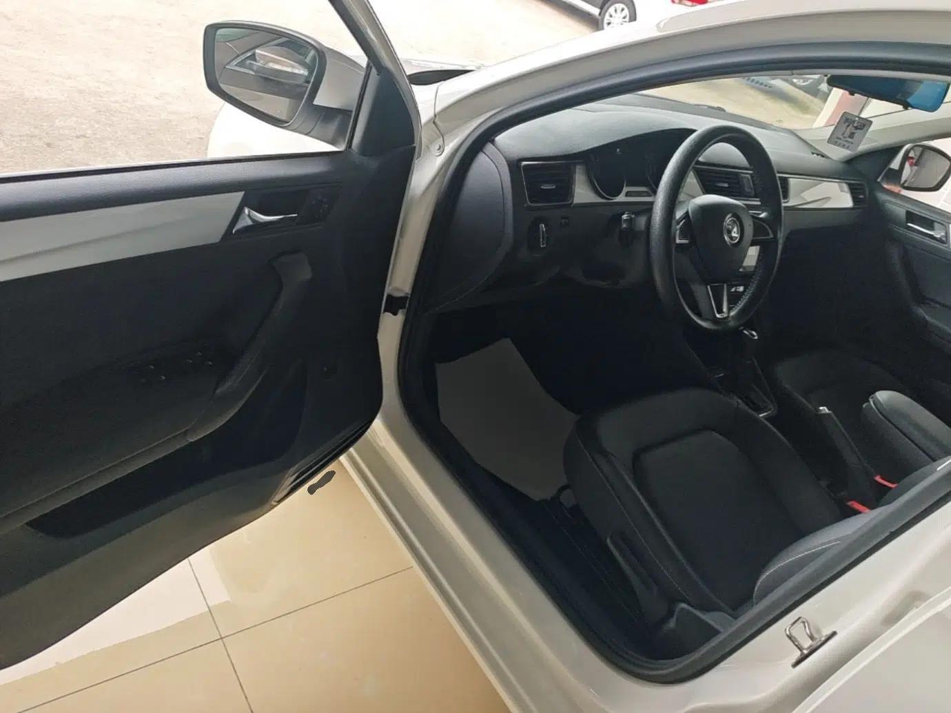 Skoda Rapid 2020 1.5L Automatic Comfort Edition — миниатюра 19