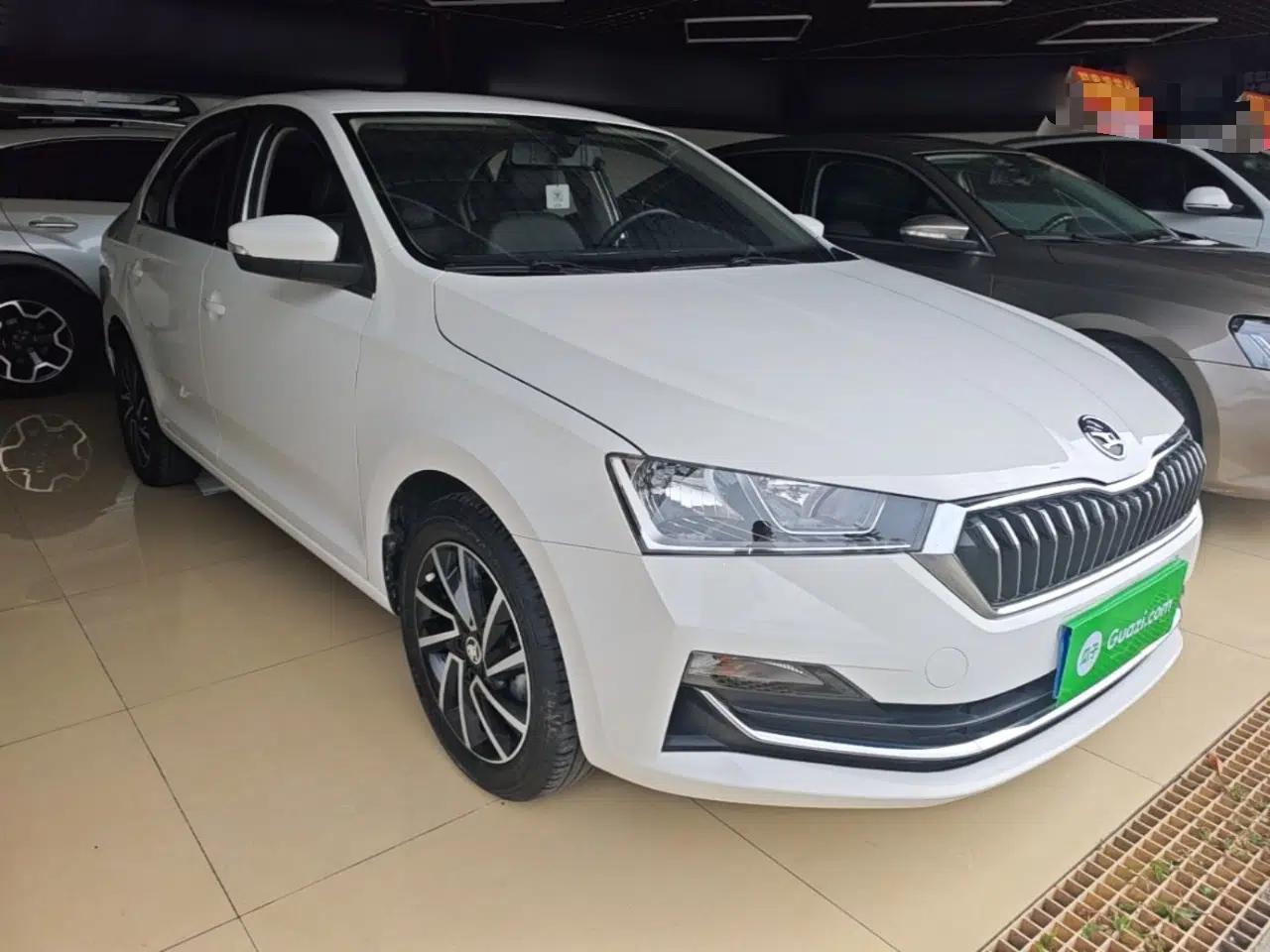 Skoda Rapid 2020 1.5L Automatic Comfort Edition — миниатюра 3