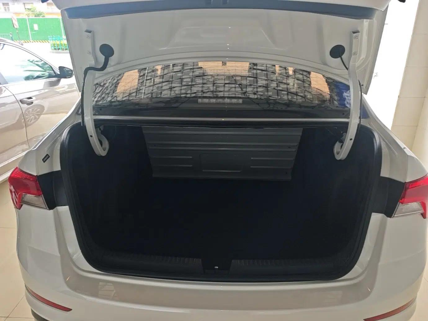 Skoda Rapid 2020 1.5L Automatic Comfort Edition — миниатюра 22
