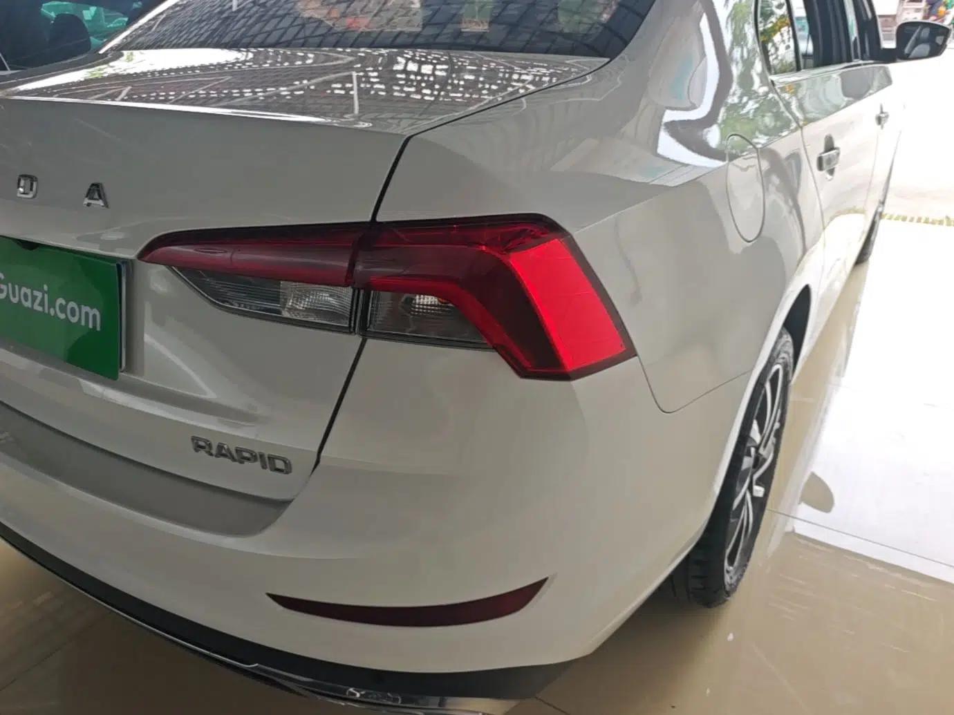Skoda Rapid 2020 1.5L Automatic Comfort Edition — миниатюра 7