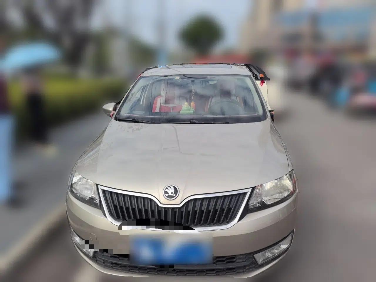 Skoda Rapid 2013 1.6L Manual Smart Selection Model — миниатюра 2